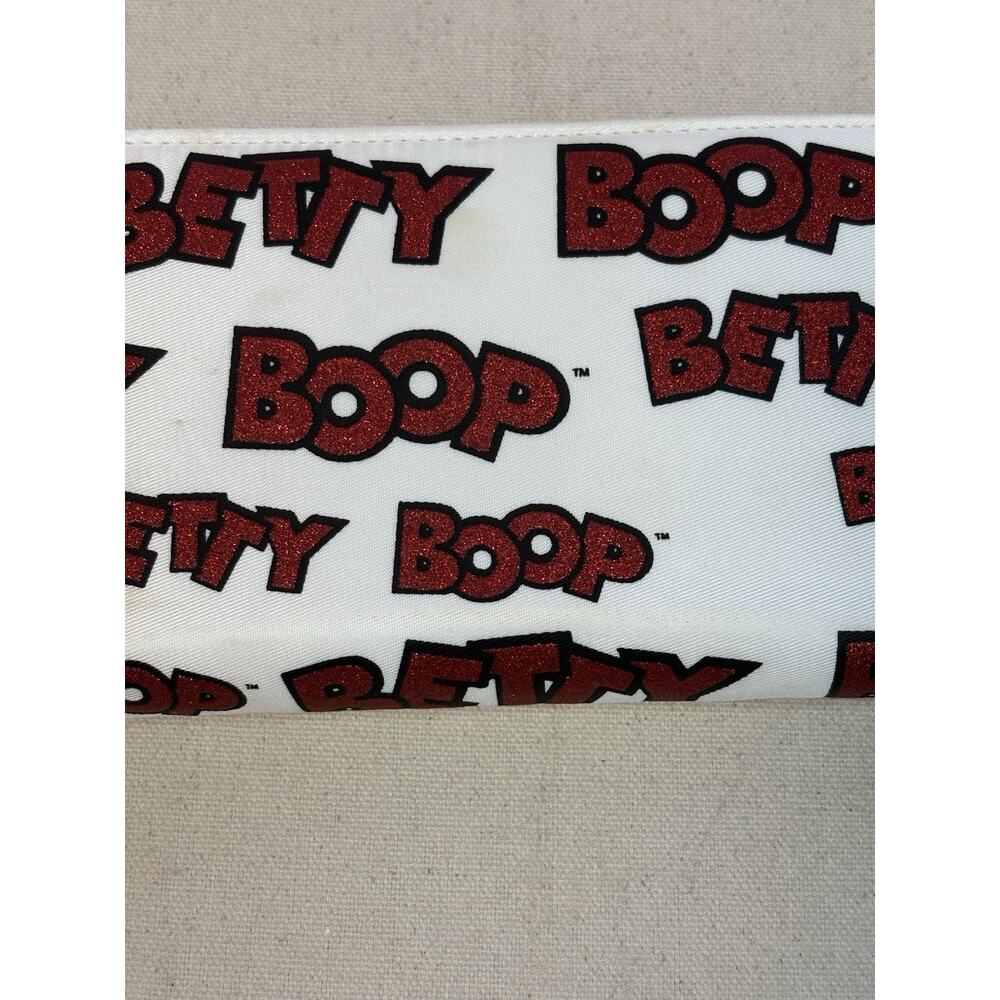Universal Studios Betty Boop Wallet White with Red Metalliac Thread - Picture 6 of 7